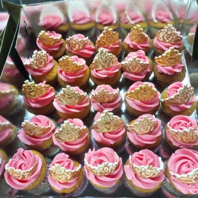 CU104  Cupcakes  με θέμα χρυσή κορώνα