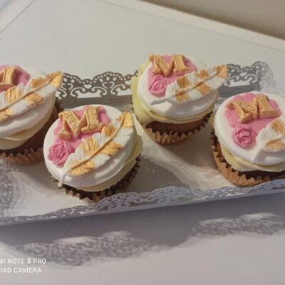 CU114  Cupcakes με μονόγραμμα