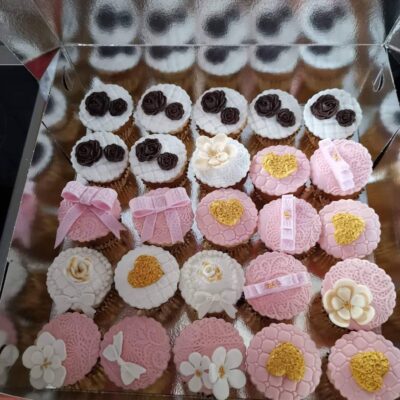 CU151  Cupcakes καρδιές-λουλούδια