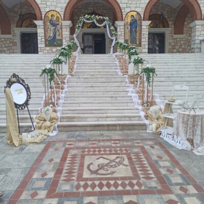 Στολισμός γάμου με Λουλούδια στις σκάλες