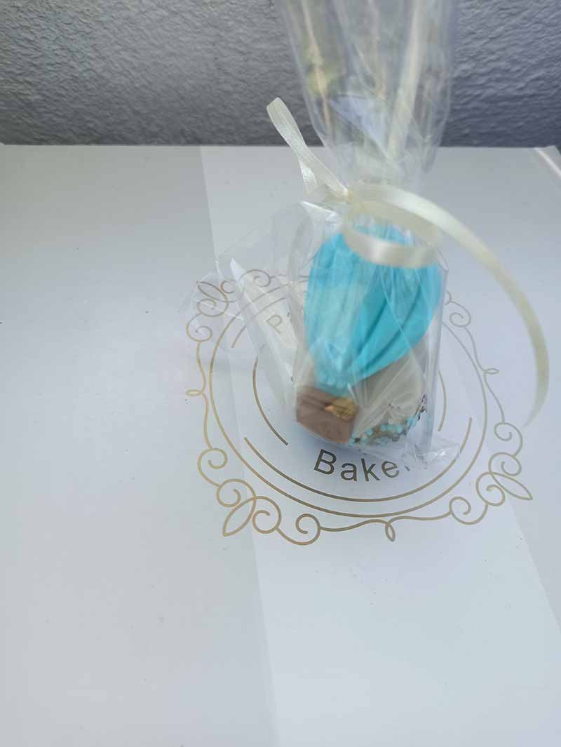 Cakepops βάπτισης για αγόρι με θέμα το αερόστατο