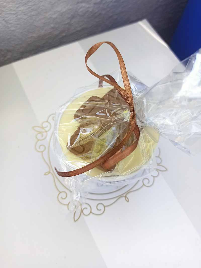 Cupcakes βάπτισης με θέμα τη βαλίτσα.